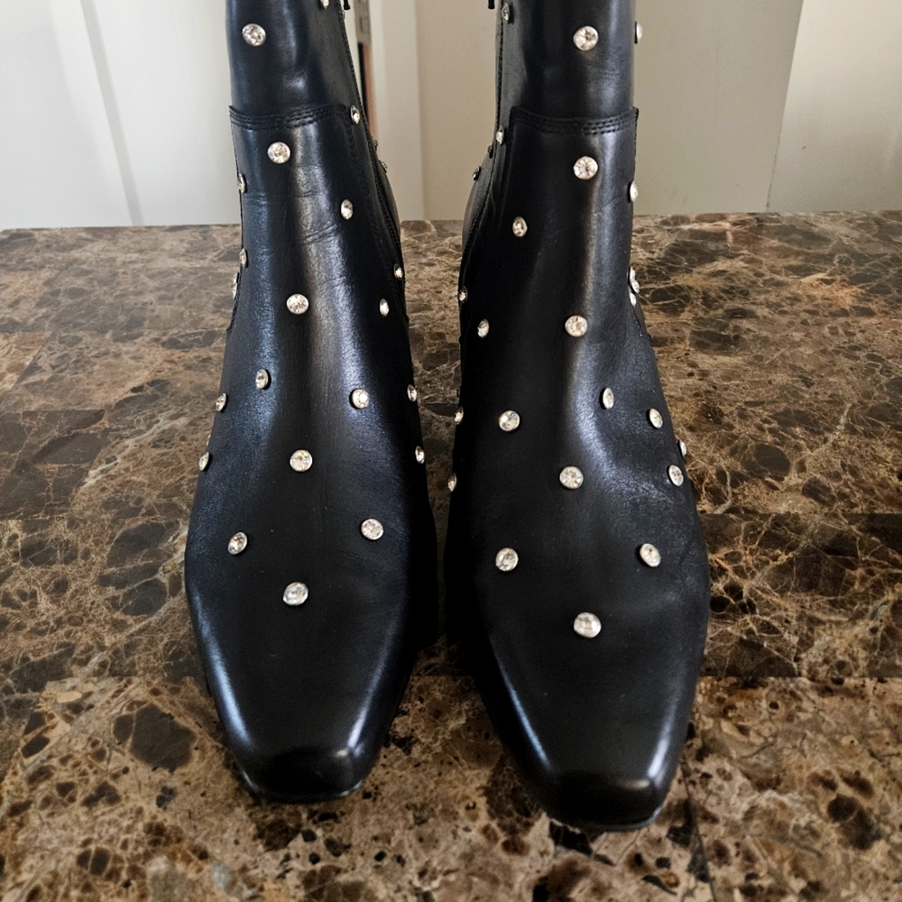 Black Leather Rhinestone kitty Heel Boots never worn size 10